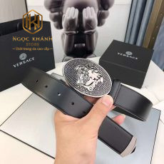 that lung versace nam day den mat khoa logo hinh thoi den dinh da 1