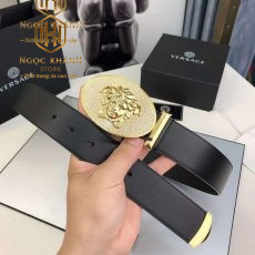 that lung versace nam day den mat khoa logo hinh thoi vang dinh da 6 768x1024 1