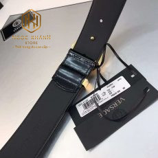 that lung versace nam day den mat khoa logo hinh tron vang dinh da 7