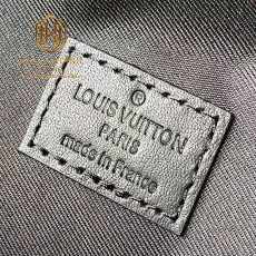 Túi đeo chéo Louis Vuitton