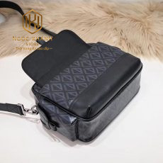 Túi đeo chéo nam Dior