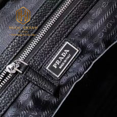 tui xach nam prada mau den da nhan hoa tiet logo quai xach 5