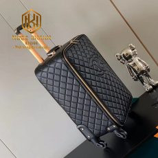 vali nam chanel mau den hoa tiet in logo dap ke o khoa vang 7 1