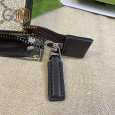 vi gucci nam cam tay mau be hoa tiet logo soc xanh do 9