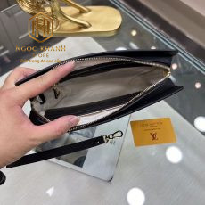 vi nam louis vuitton cam tay da epi hoa tiet dap logo 3