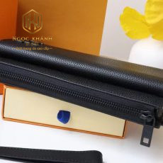 vi nam louis vuitton mau den da nhan hoa tiet logo dang ngang 2