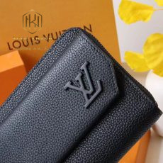 vi nam louis vuitton mau den da nhan hoa tiet logo dang ngang 9