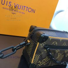 Túi đeo chéo Louis Vuitton