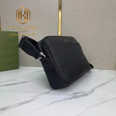 TUI DEO CHEO GUCCI MAU DEN HOA TIET DAP LOGO IN CHU VANG TNGC04 4