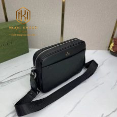 TUI DEO CHEO GUCCI MAU DEN HOA TIET DAP LOGO IN CHU VANG TNGC04 5