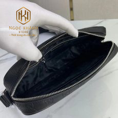 TUI DEO CHEO GUCCI MAU DEN HOA TIET DAP LOGO IN CHU VANG TNGC04 7