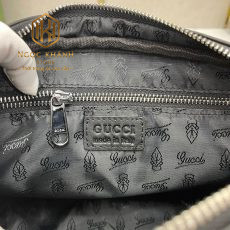 TUI DEO CHEO GUCCI MAU DEN HOA TIET DAP LOGO IN CHU VANG TNGC04 8