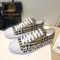 giay nam burberry hoa tiet ke nau phoi chu 4