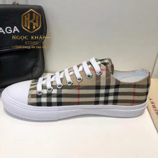 giay nam burberry hoa tiet ke nau phoi chu 7