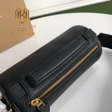 Túi đeo chéo Burberry nam