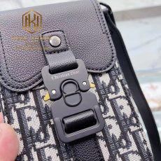 Túi đeo chéo Dior