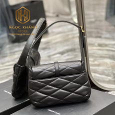 tui xanh nu ysl le 57 shoulder mau den dang kep nach logo vang 2