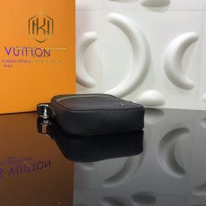 Túi đeo chéo Louis Vuitton