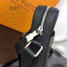 Túi đeo chéo Louis Vuitton