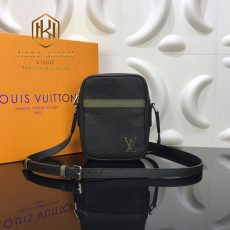 Túi đeo chéo Louis Vuitton