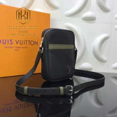 Túi đeo chéo Louis Vuitton