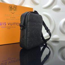 Túi đeo chéo Louis Vuitton