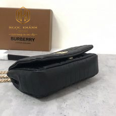 tui xach nu burberry medium lola mau den hoa tiet khoa logo vang 2