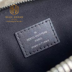 tui xach nu louis vuitton coussin pm mau den hoa tiet logo trang in chim 6