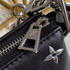 tui xach nu louis vuitton coussin pm mau den hoa tiet logo trang in chim 9