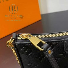 tui xach nu louis vuitton easy pouch mau den hoa tiet hoa chim 2