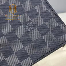 Ví nam Louis Vuitton
