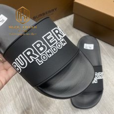 DEP BURBERRY NAM QUAI NGANG MAU DEN HOA TIET CHU TRANG DBB03 3