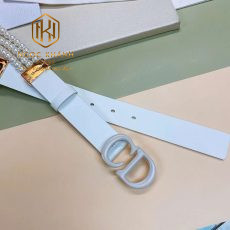 that lung dior nu day trang phoi chuoi ngoc trai khoa logo trang 3