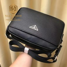 Túi đeo chéo nam Prada