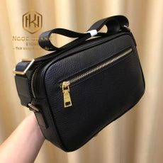 Túi đeo chéo nam Prada