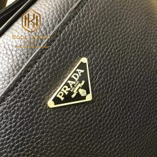 Túi đeo chéo nam Prada