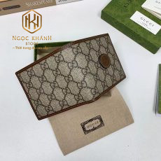 vi nam gucci bo tui mau be hoa tiet logo nau giua 4