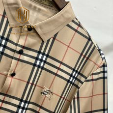 AO PHONG BURBERRY HOA TIET KE NAU LOGO NGUA APBB02 3