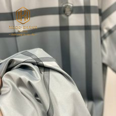 AO PHONG BURBERRY HOA TIET KE XANH NGOC DANG CAI CUC LOGO CHU APBB03 2