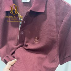 AO PHONG BURBERRY MAU DO HOA TIET LOGO TRUOC NGUC APBB05 8