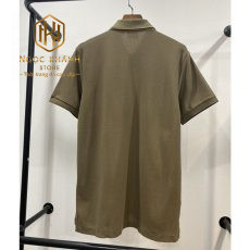 AO PHONG BURBERRY MAU XANH REU HOA TIET LOGO TRUOC NGUC APBB06 1