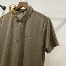 AO PHONG NAM LOUIS VUITTON HOA TIET CARO CHIM LOGO HOA TRUOC NGUC APLV01 4