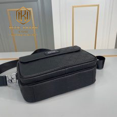 tui deo cheo gucci nam mau den hoa tiet dap logo chim chu trang kem quai 2