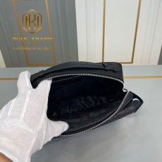 Túi đeo chéo nam Gucci