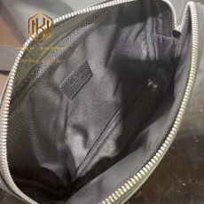 Túi đeo chéo Louis Vuitton