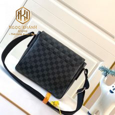 TÚI ĐEO CHÉO LOUIS VUITTON MÀU ĐEN HỌA TIẾT