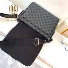 TÚI ĐEO CHÉO LOUIS VUITTON MÀU ĐEN HỌA TIẾT