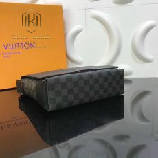 Túi đeo chéo Louis Vuitton