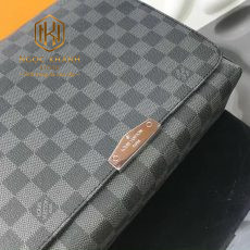 Túi đeo chéo Louis Vuitton