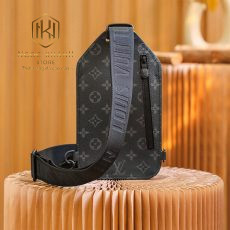 Túi đeo chéo Louis Vuitton